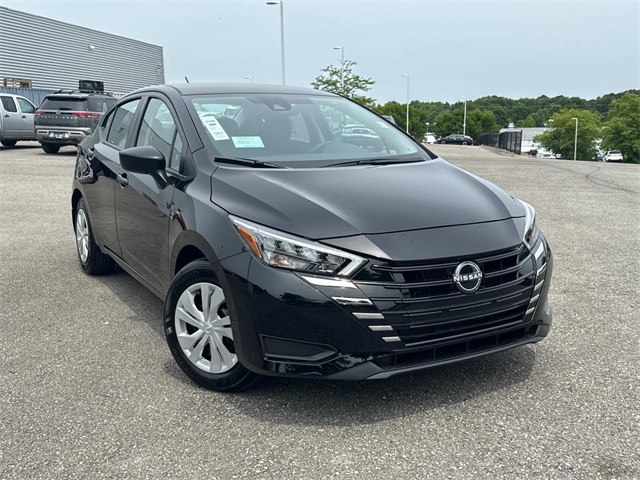 2025 Nissan Versa S photo 2