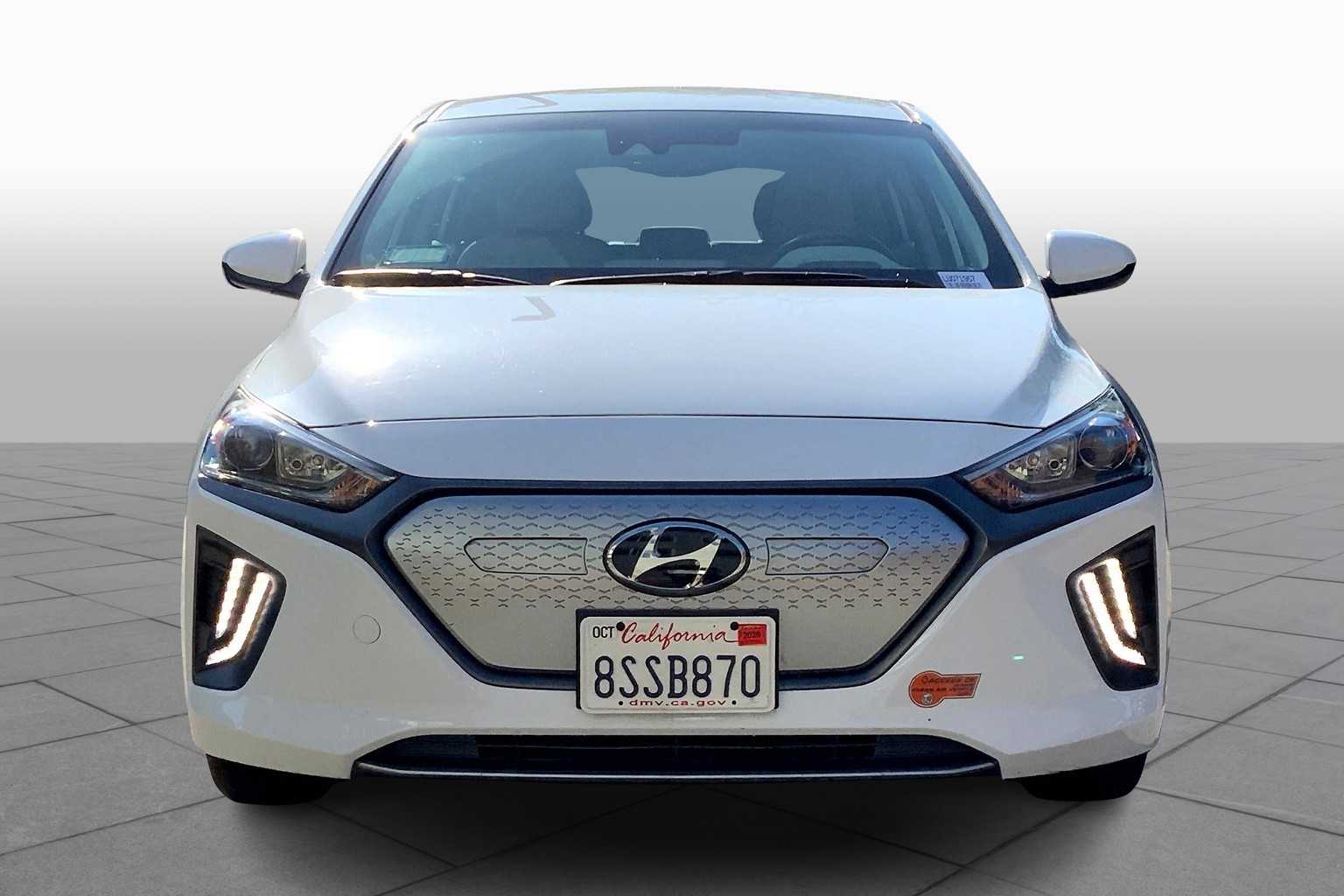 2020 Hyundai Ioniq Electric SE photo 3