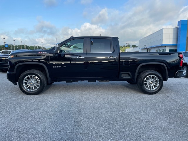 2025 Chevrolet Silverado 2500HD LT photo 4