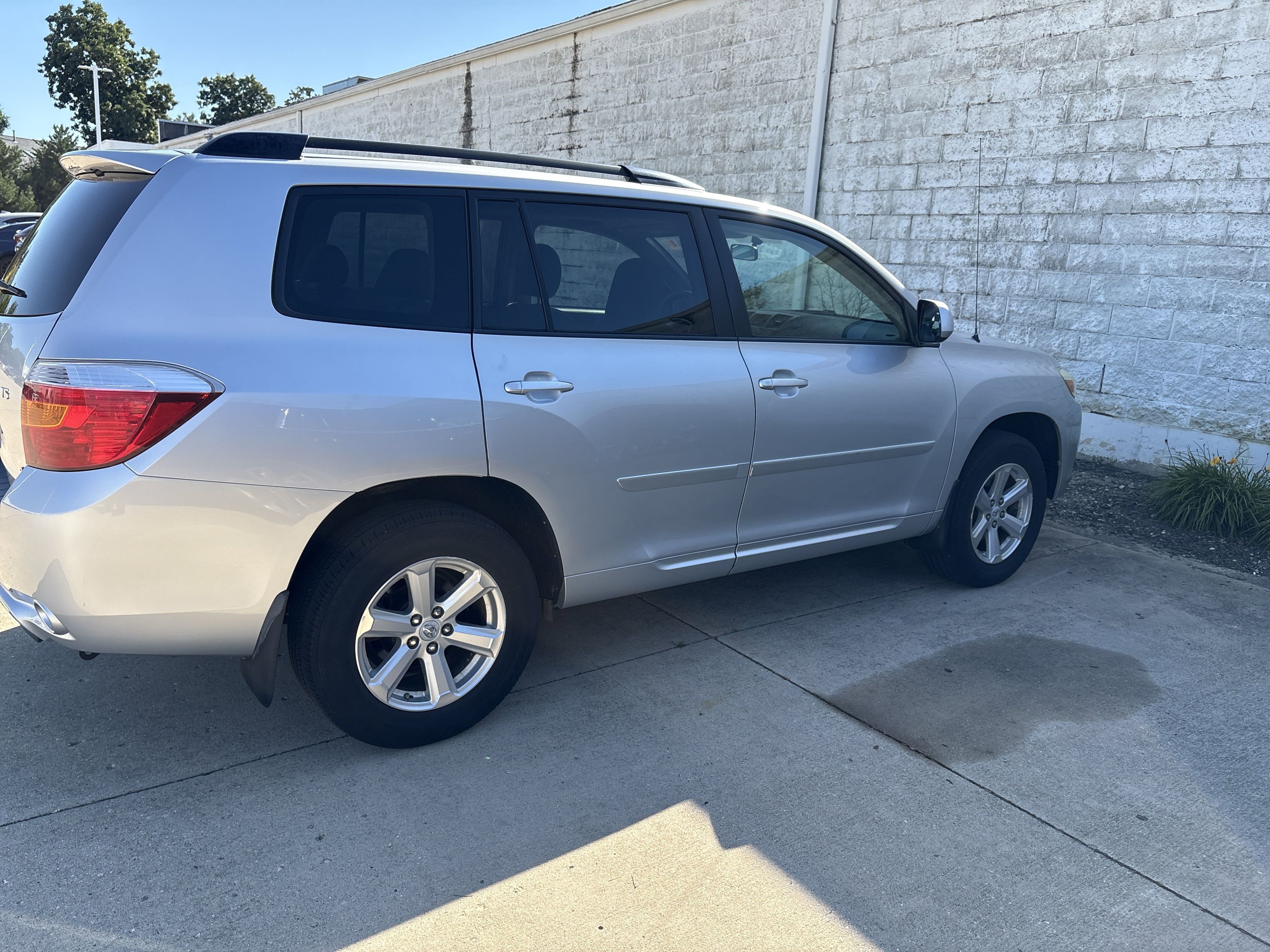 Used 2009 Toyota Highlander Base with VIN JTEES41A692137777 for sale in Palatine, IL