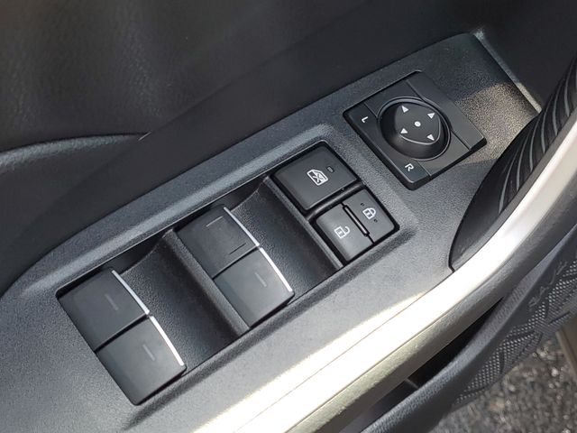 2023 Toyota RAV4 XLE photo 13