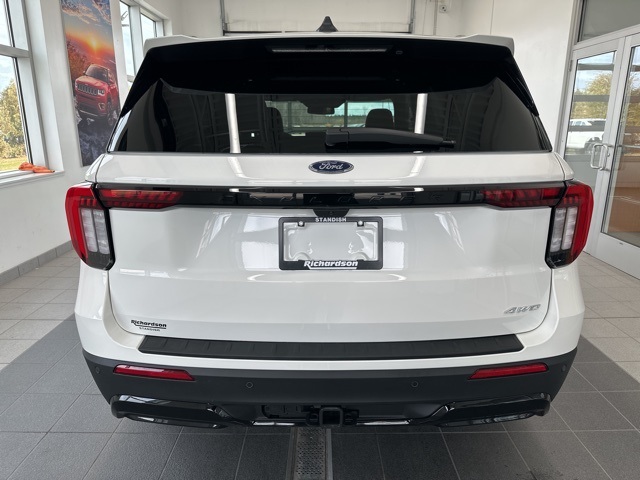 2026 Ford Explorer ST-Line photo 3