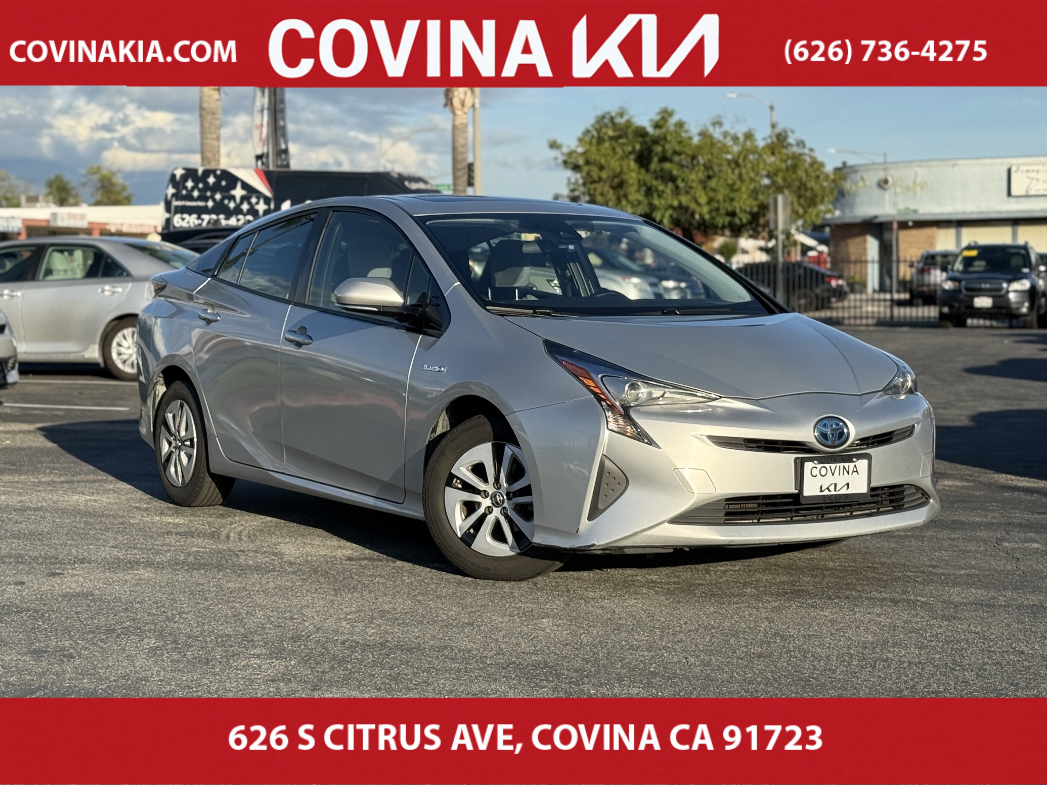 2017 Toyota Prius Three's photo