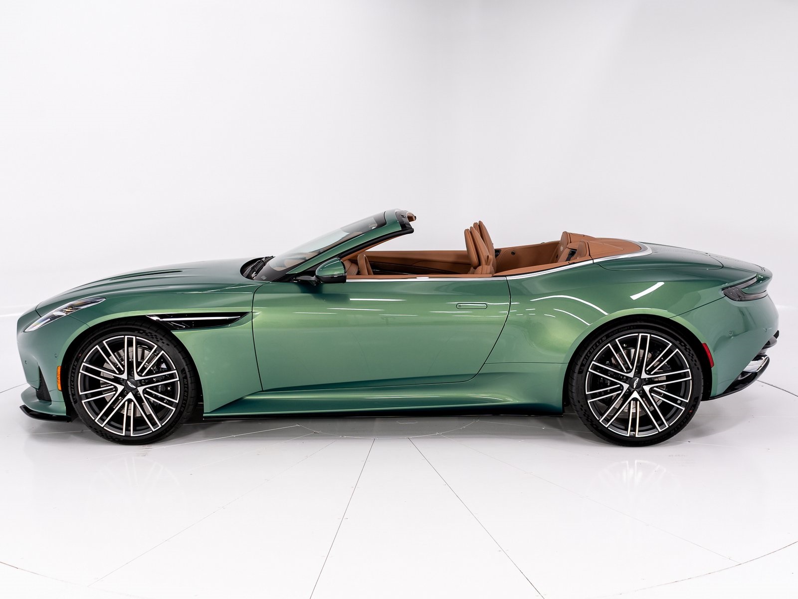 2026 Aston Martin DB12 AM5 photo 2