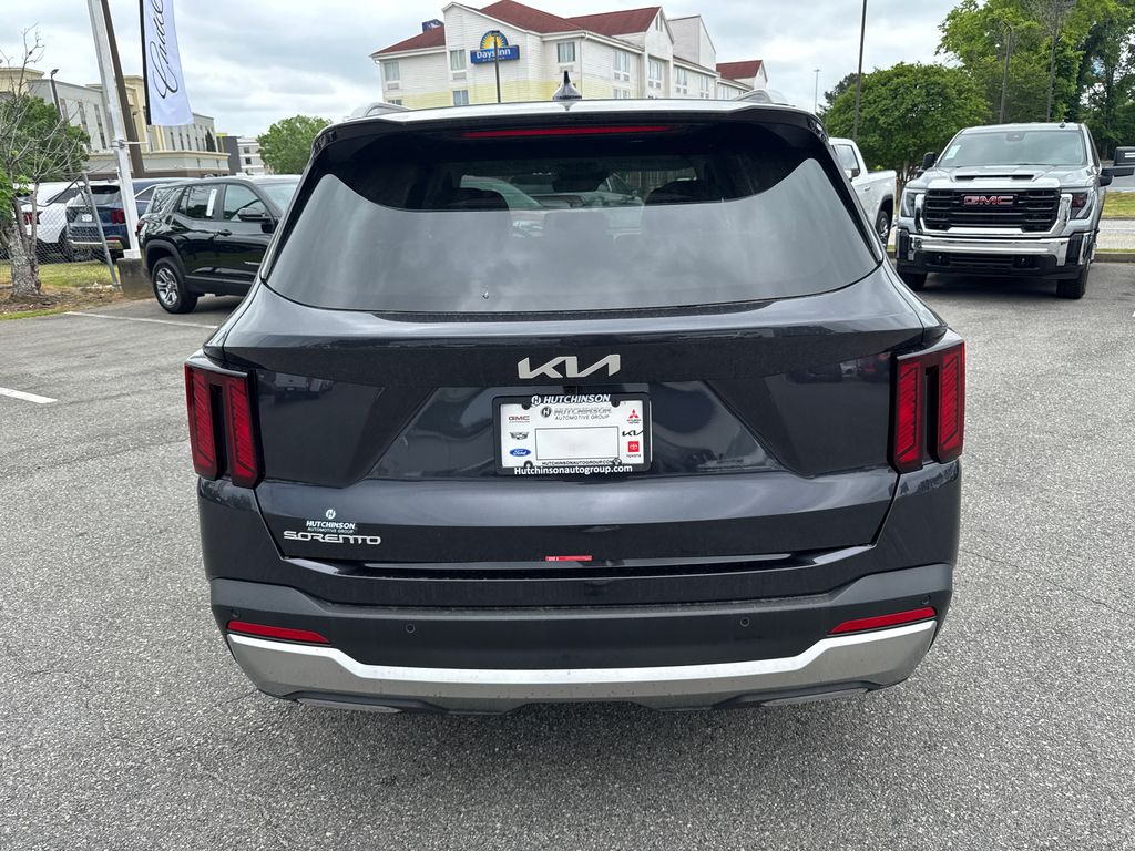 2025 Kia Sorento S photo 3