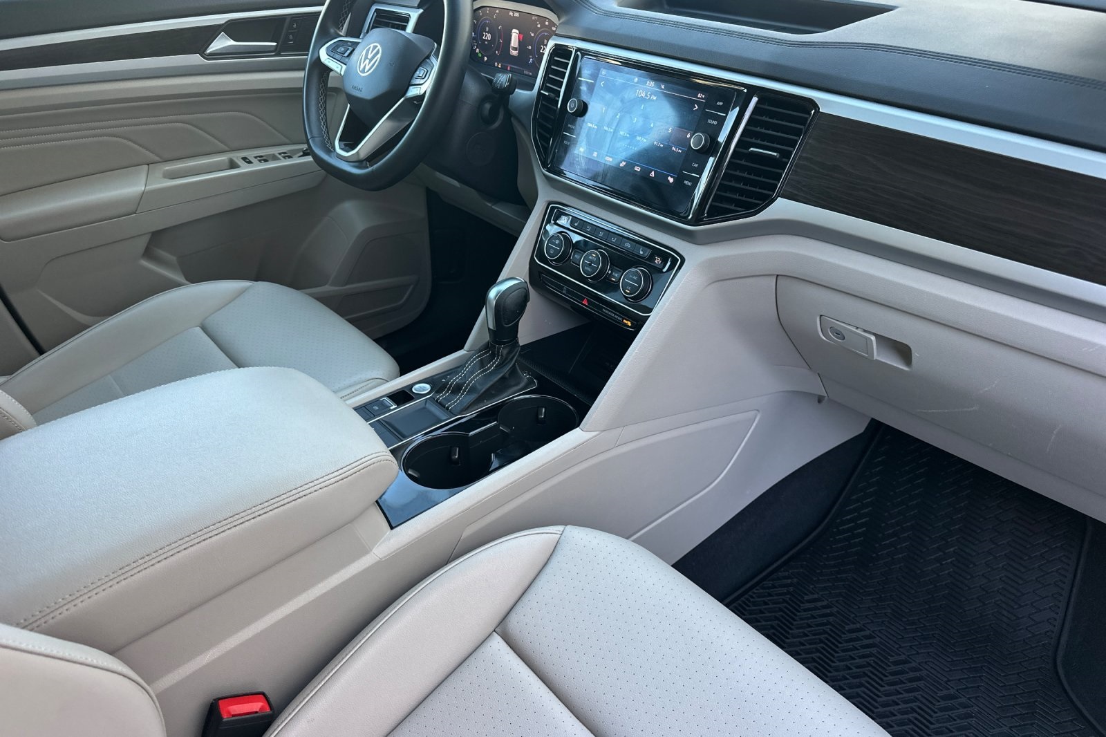 2022 Volkswagen Atlas SE Technology photo 17