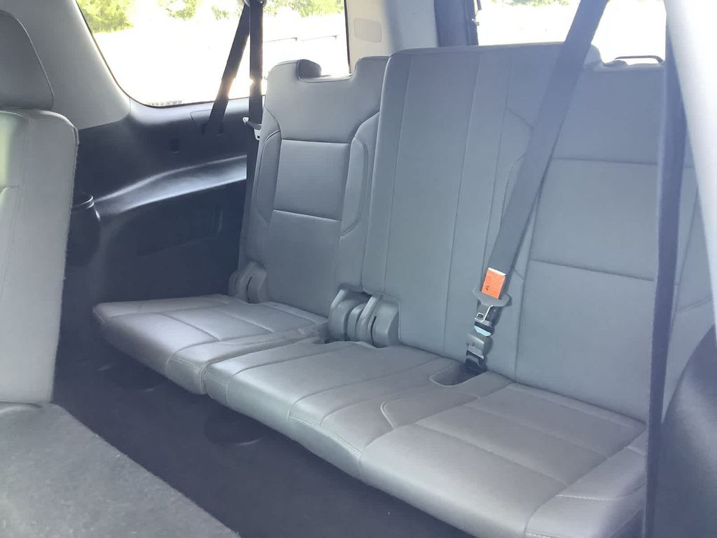 2019 Chevrolet Suburban LT photo 34