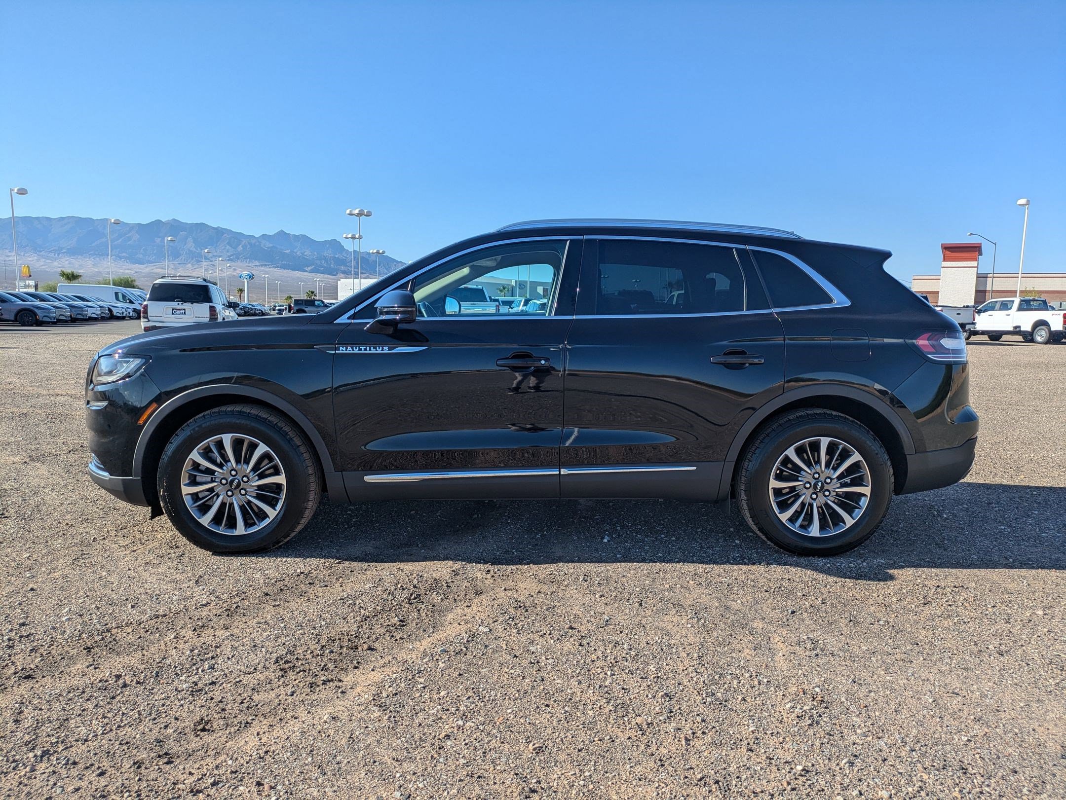 2023 Lincoln Nautilus Standard photo 6