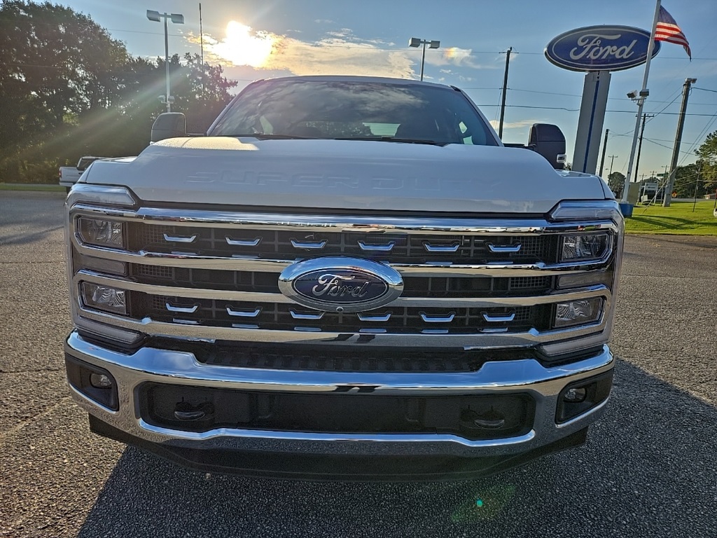 2026 Ford F-350 Lariat photo 2