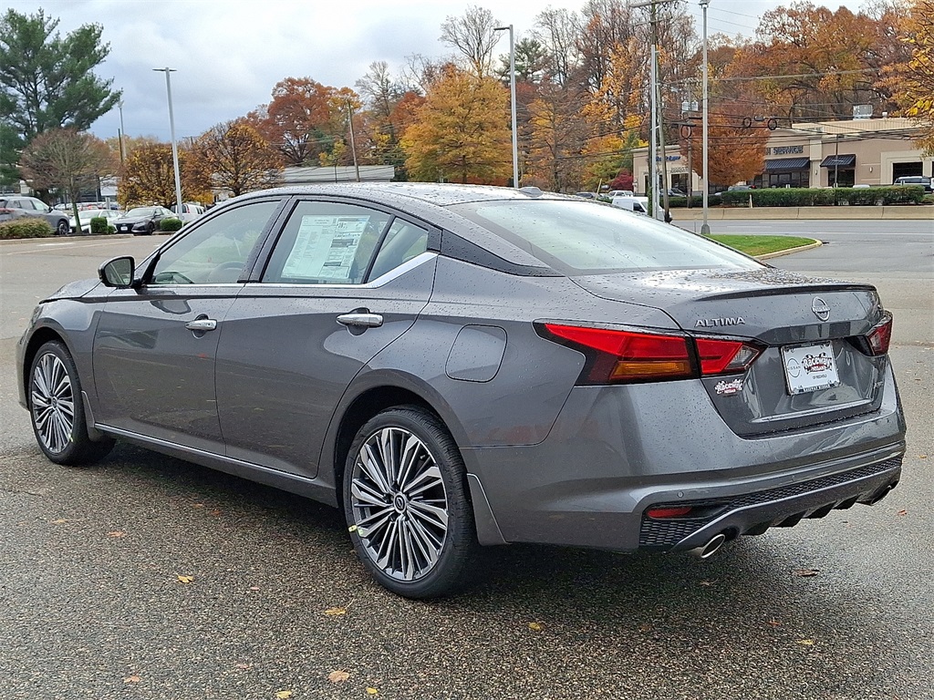 2025 Nissan Altima SL photo 3