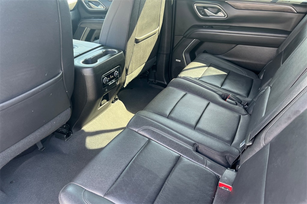 2023 Chevrolet Suburban LT photo 4