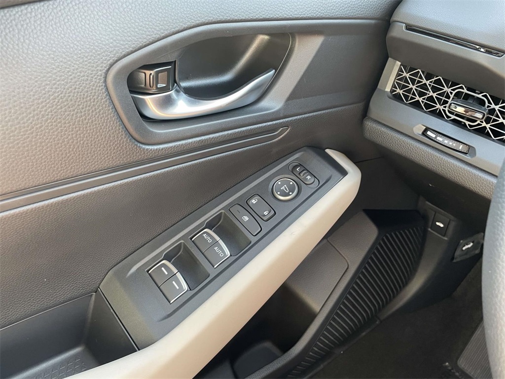 2025 Honda Accord LX photo 21
