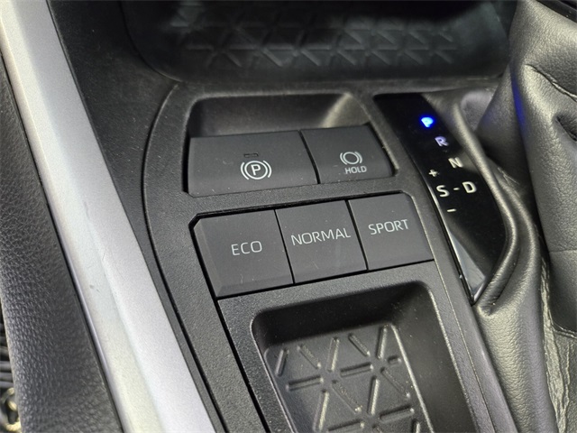 2023 Toyota RAV4 XLE photo 28