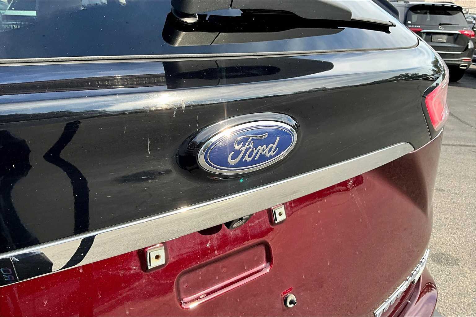 2019 Ford Edge Titanium photo 31