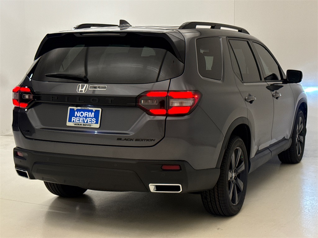 2025 Honda Pilot Black Edition photo 4