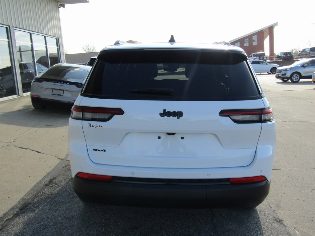 2024 Jeep Grand Cherokee Altitude photo 4