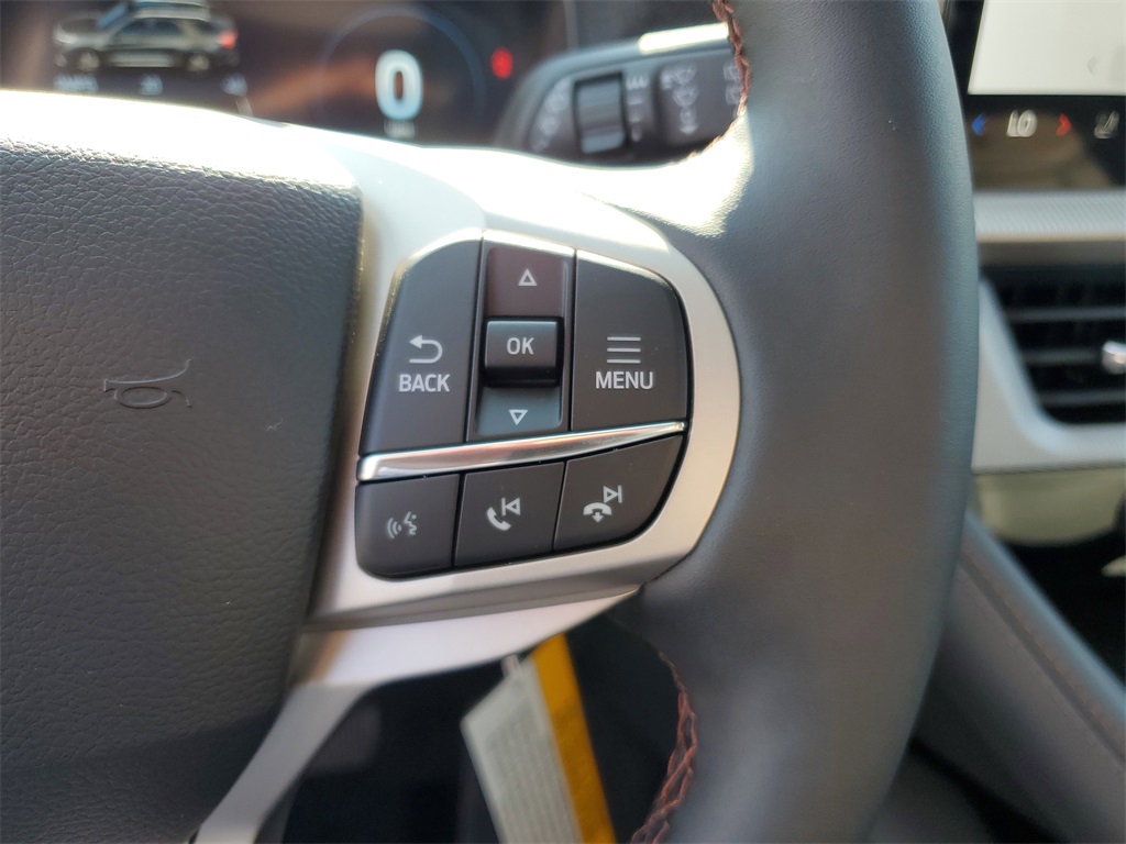 2025 Ford Explorer photo 12