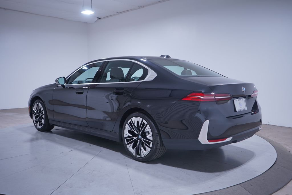 2025 Bmw 530i 5-Series photo 3