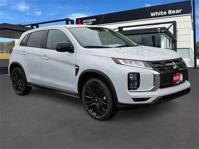 2025 Mitsubishi Outlander Sport LE's photo