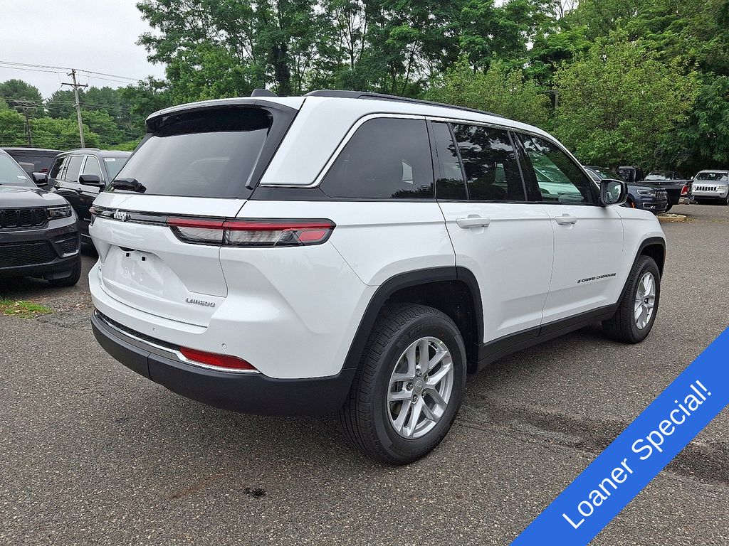 2025 Jeep Grand Cherokee Laredo photo 3