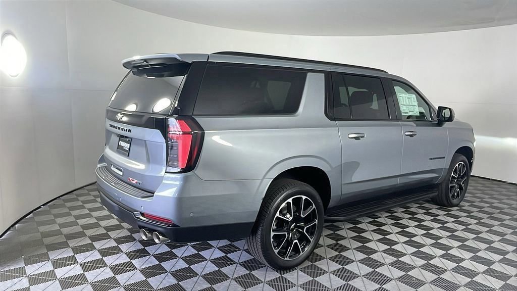 2025 Chevrolet Suburban RST photo 3