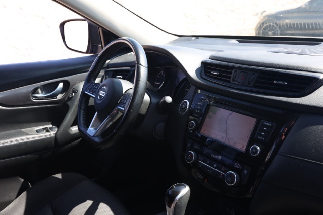 2020 Nissan Rogue SV photo 19