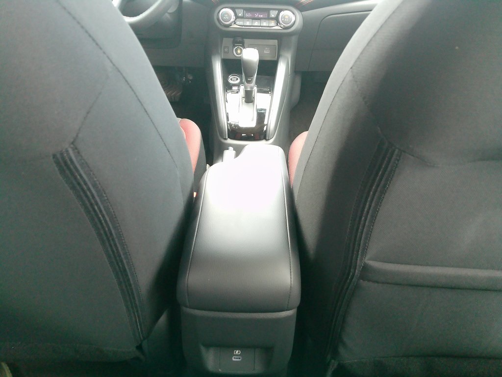 2025 Nissan Versa SR photo 26
