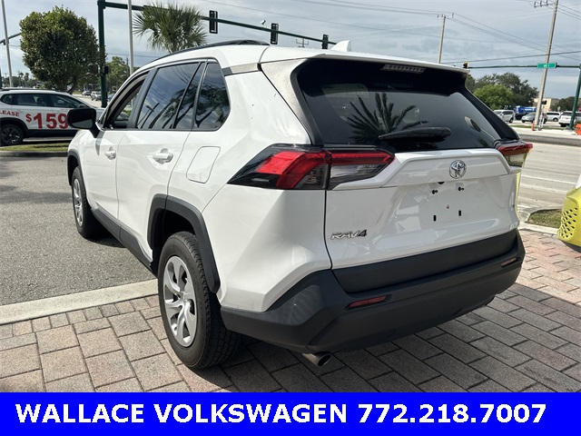 2019 Toyota RAV4 LE photo 3