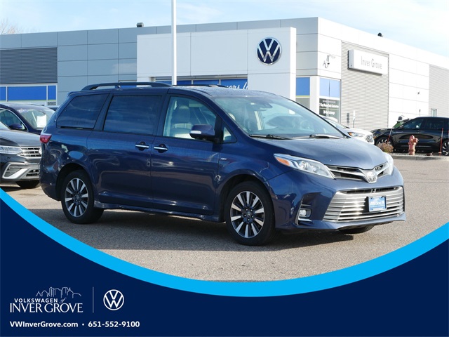 2019 Toyota Sienna Limited's photo