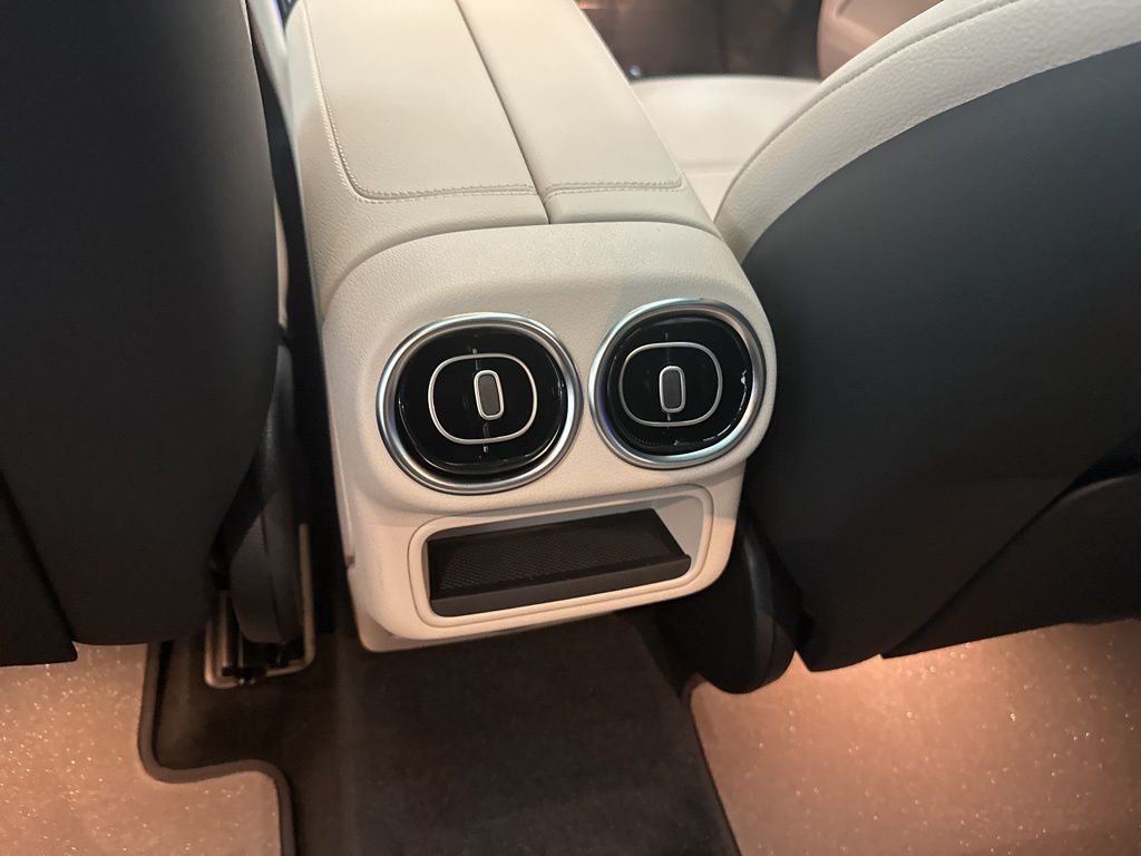 2026 Mercedes Benz GLC 300 photo 19