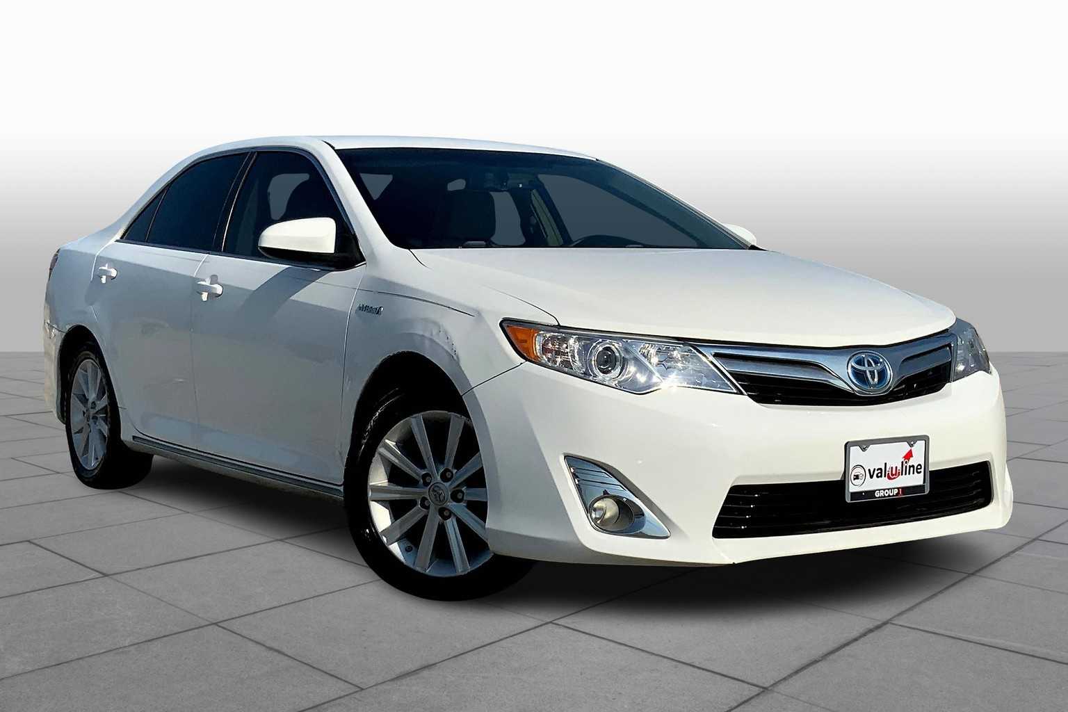 2014 Toyota Camry Hybrid XLE photo 2