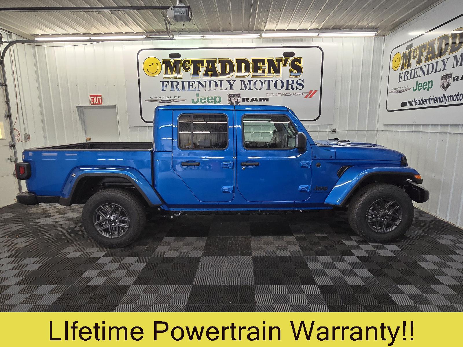 2026 Jeep Gladiator Sport S's photo