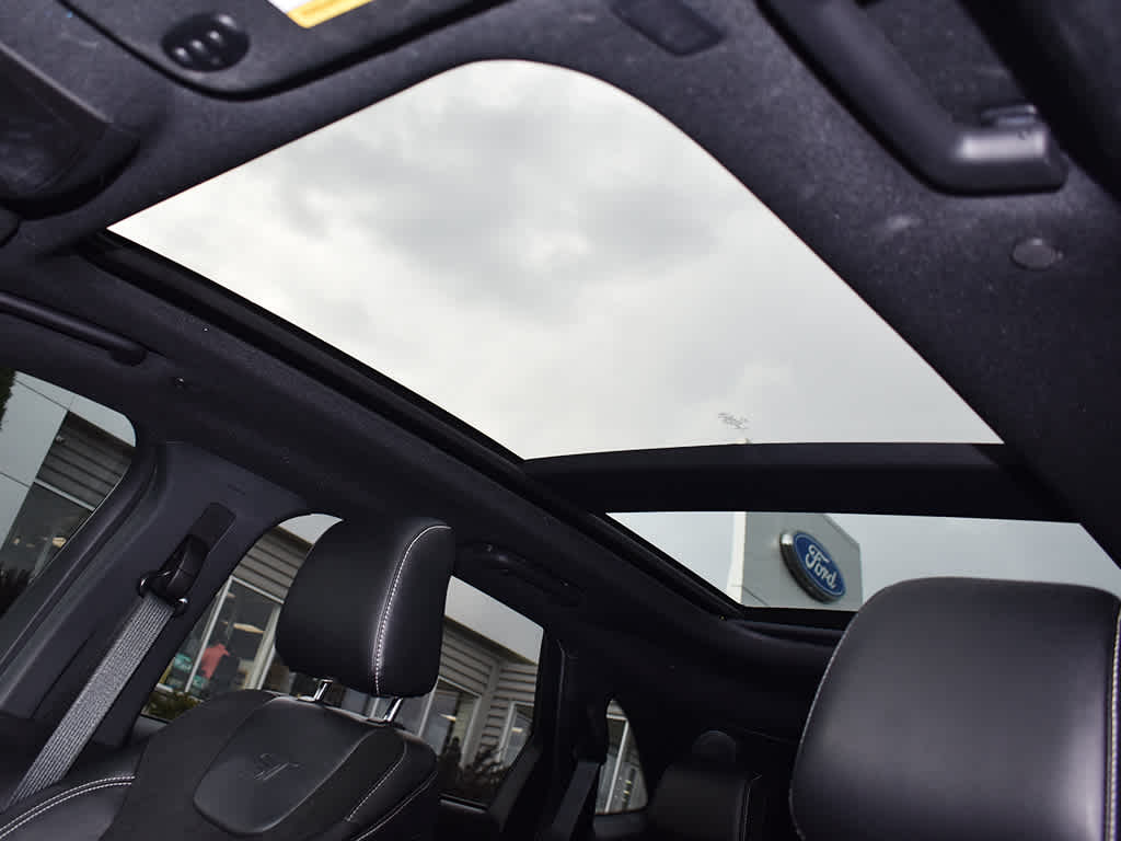 2022 Ford Edge ST photo 7