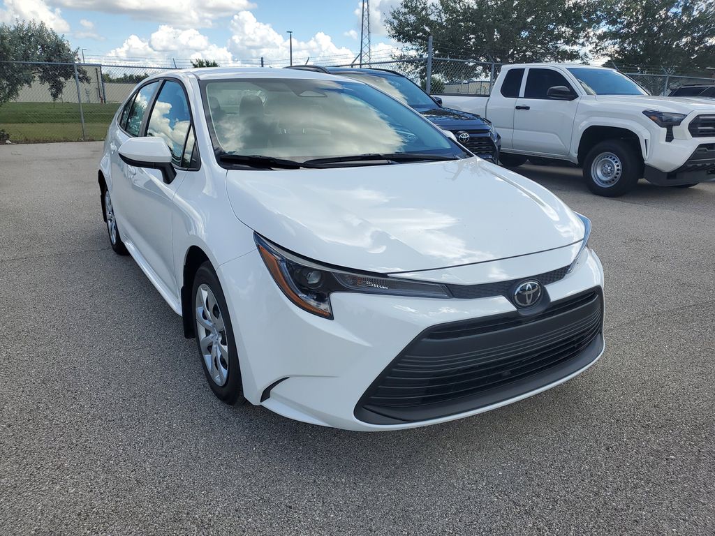 2025 Toyota Corolla LE photo 3