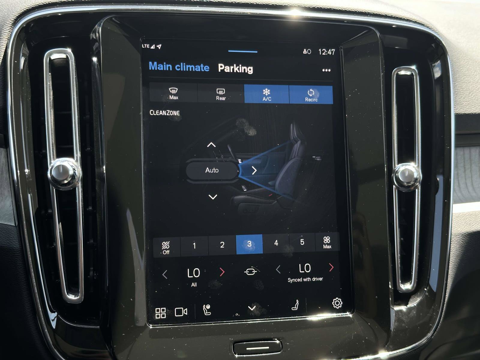 2025 Volvo XC40 Plus photo 5