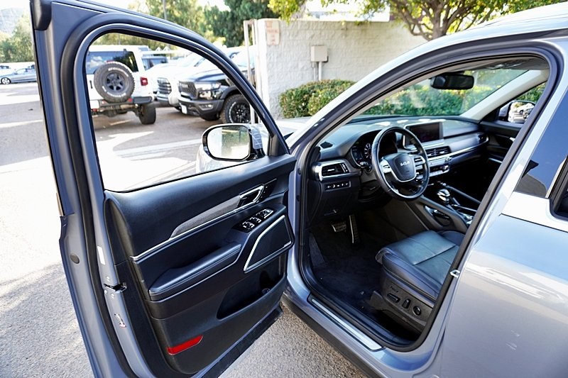 Used 2022 Silver Kia SX image 40