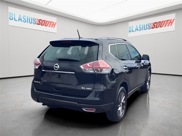 2016 Nissan Rogue SL photo 3