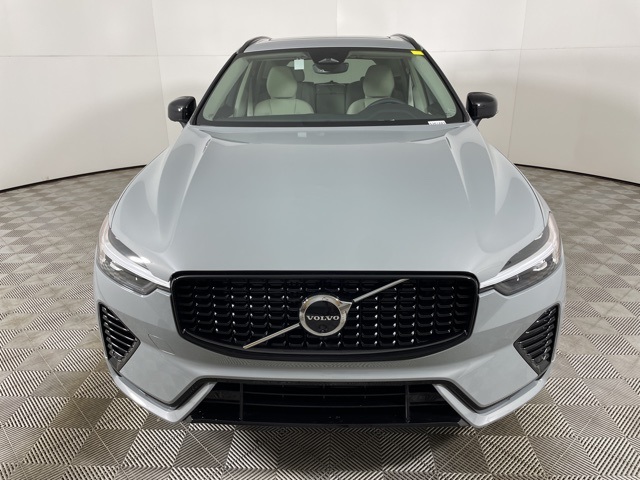 2025 Volvo XC60 T8 Plus photo 4