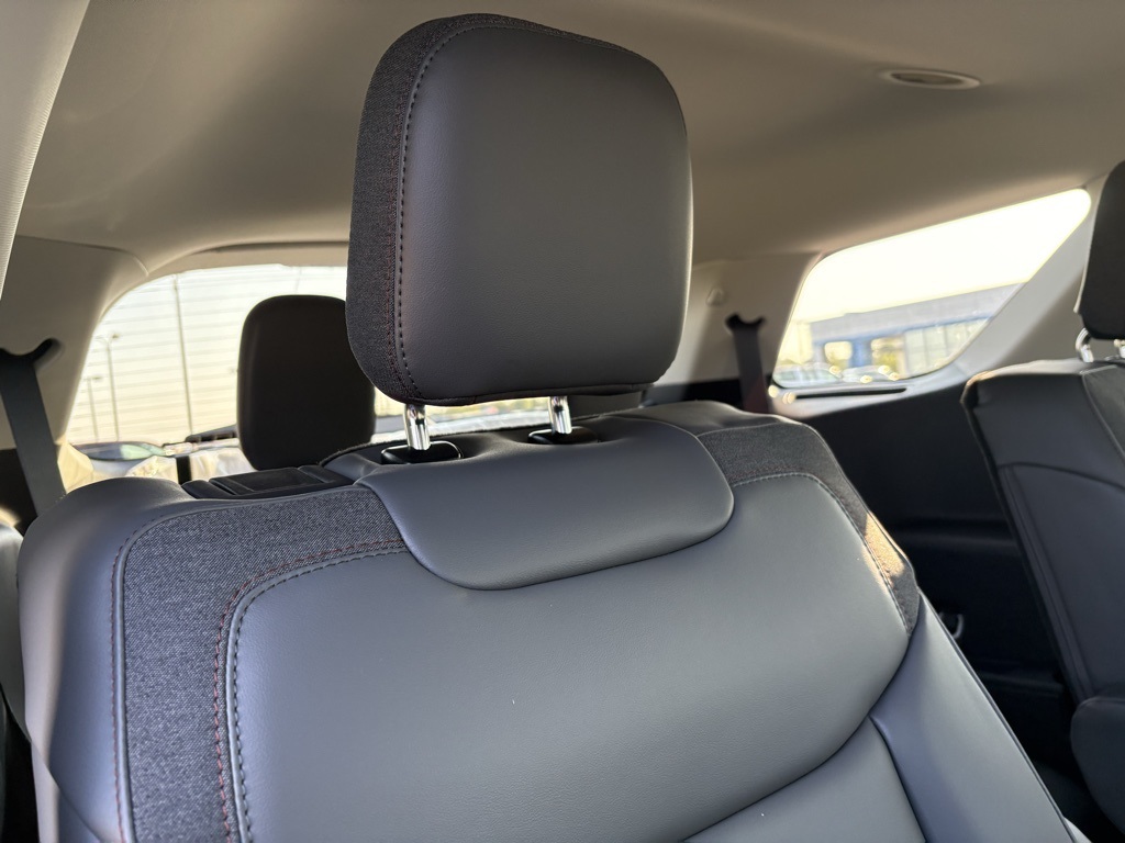 2025 Ford Explorer photo 30