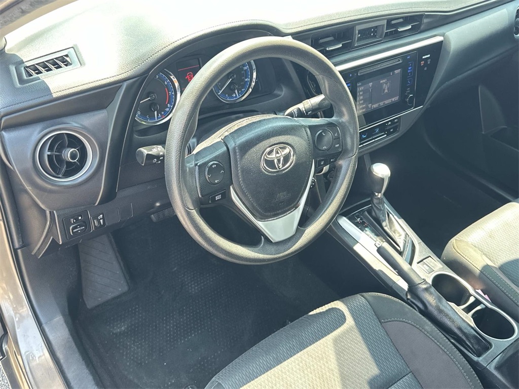 2017 Toyota Corolla LE photo 2