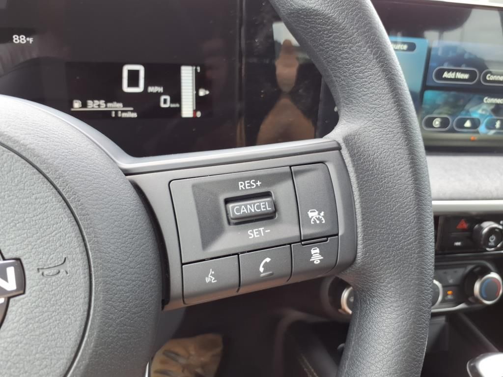 2025 Nissan Kicks SV photo 17