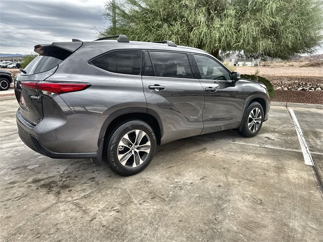 2022 Toyota Highlander Hybrid XLE photo 4