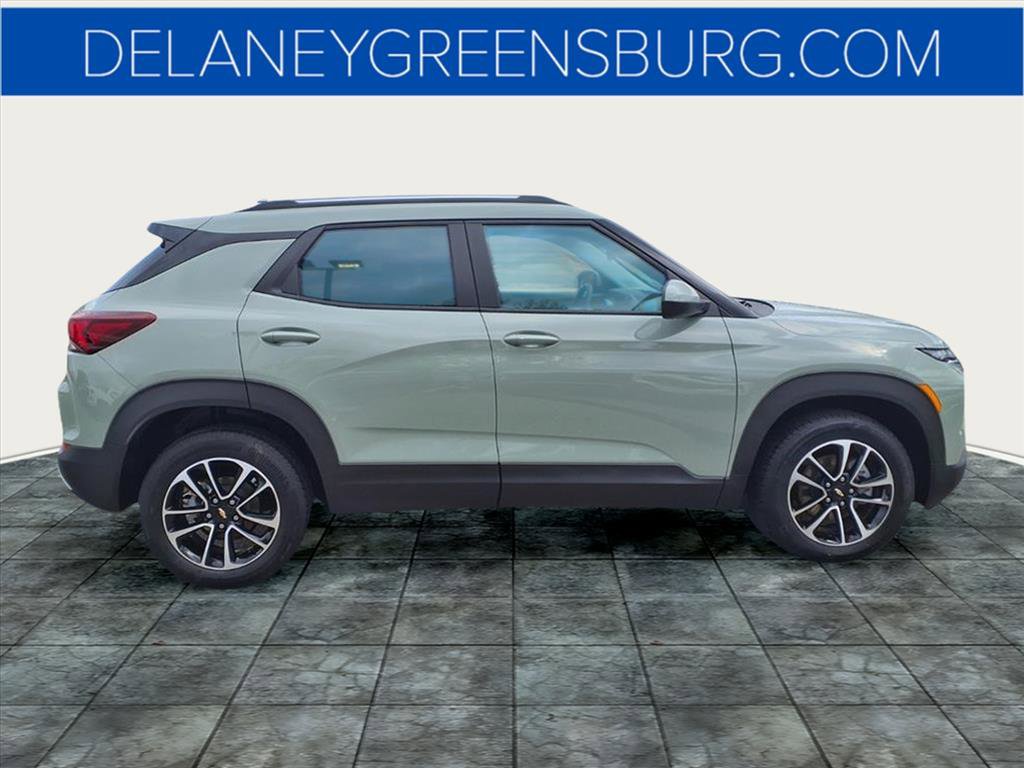 2025 Chevrolet Trailblazer LT photo 2