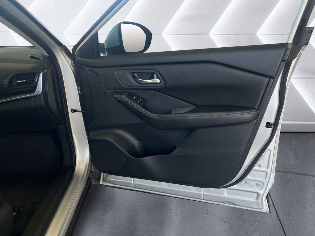 2024 Nissan Rogue SV photo 15