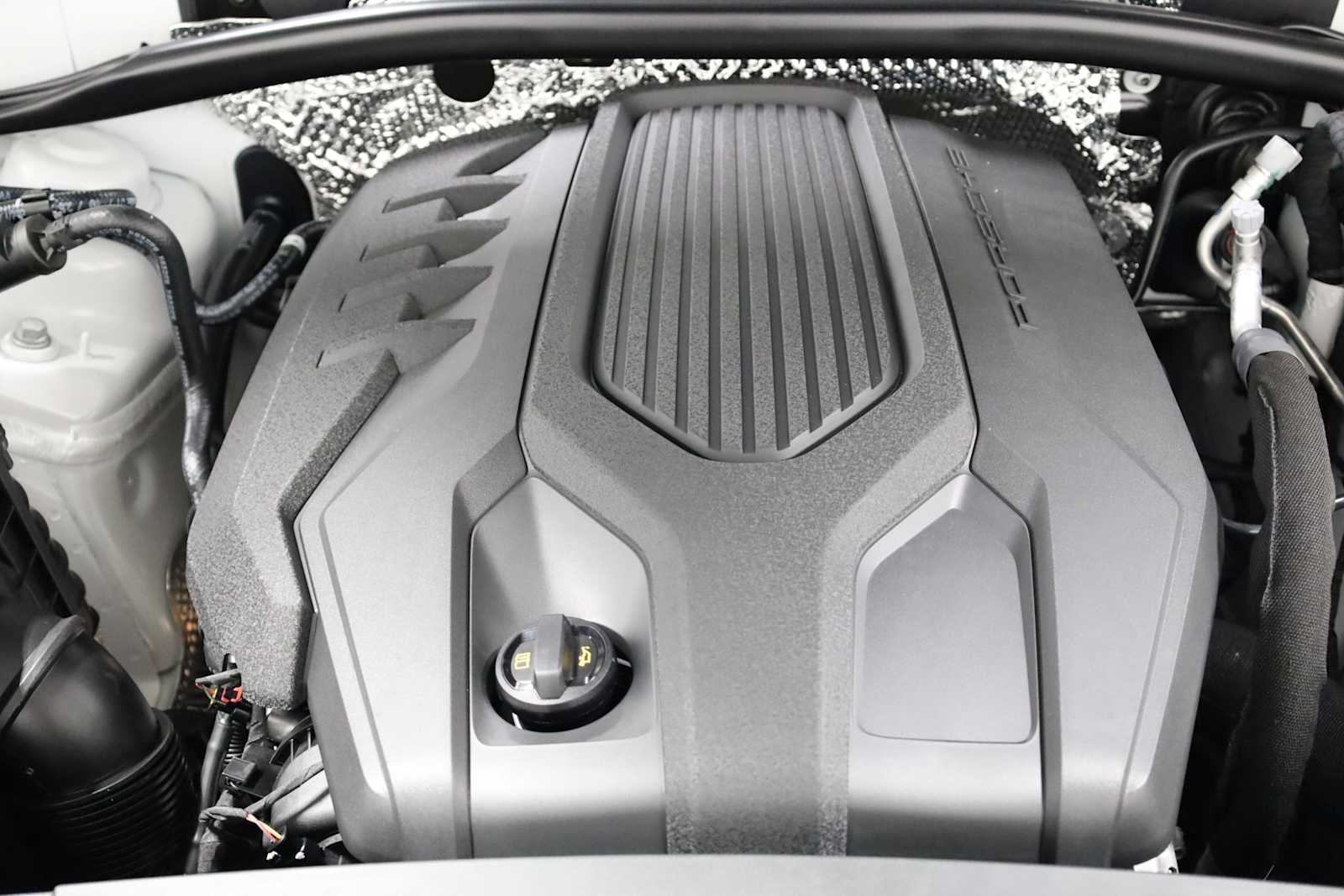 2026 Porsche Macan T photo 35