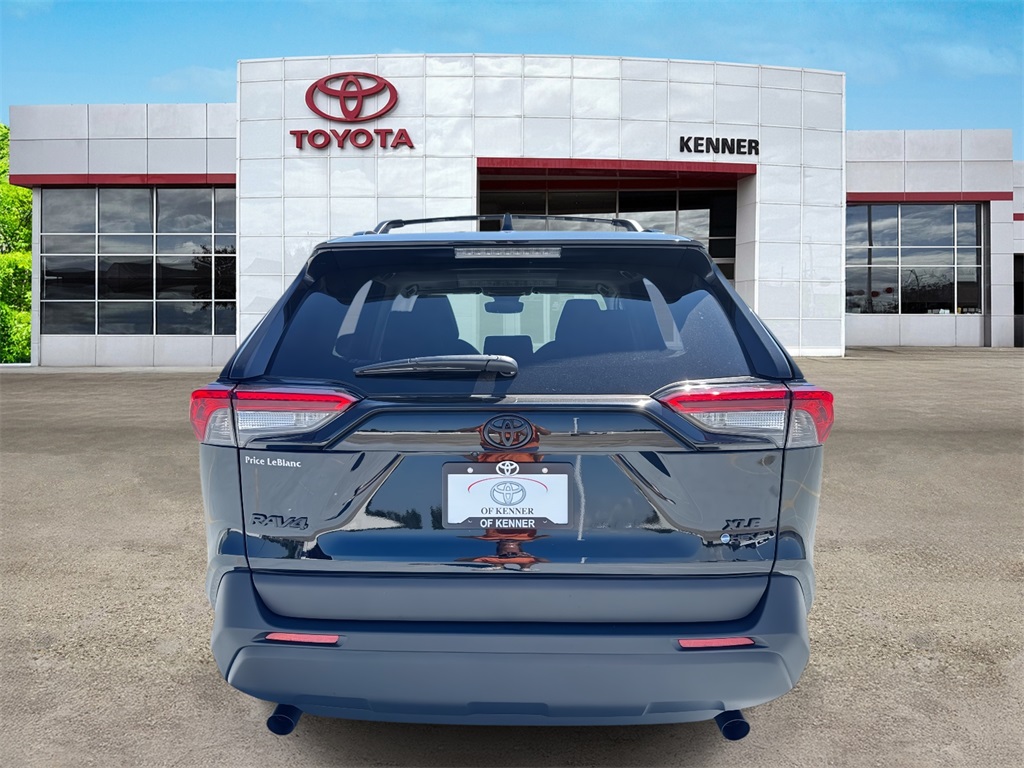 2025 Toyota RAV4 Hybrid XLE photo 2