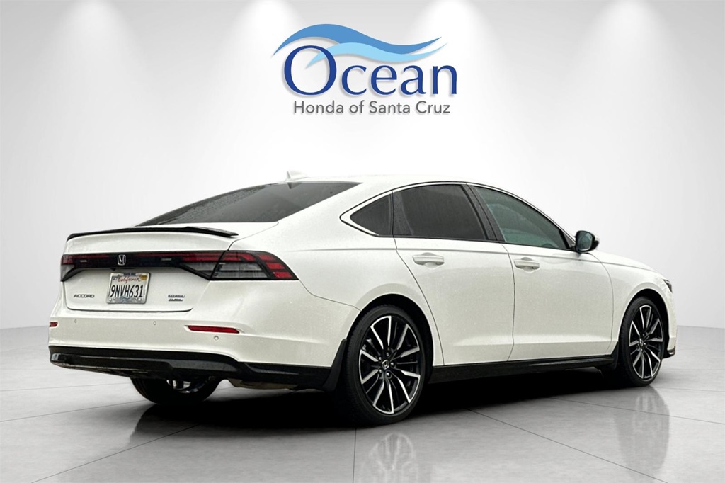 2024 Honda Accord Hybrid Touring photo 2