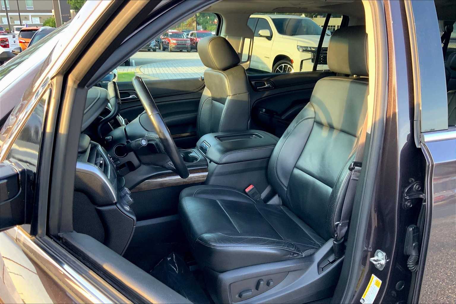 2015 Chevrolet Suburban LT photo 7
