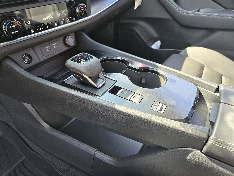 2026 Nissan Rogue SV photo 16