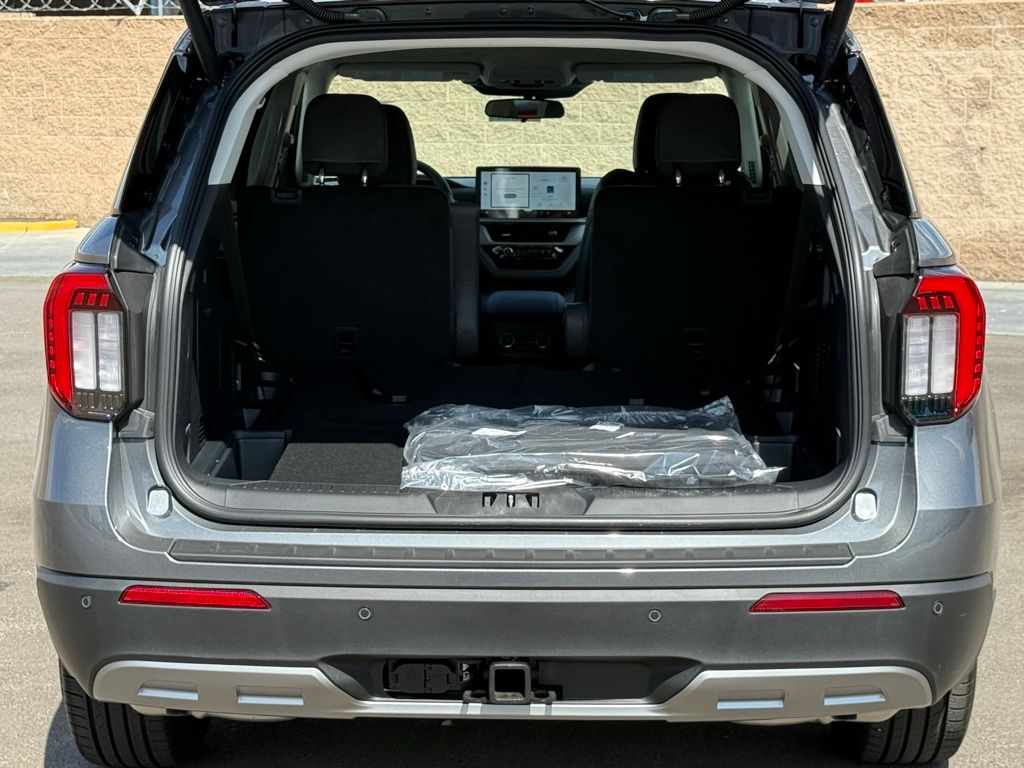 2025 Ford Explorer photo 16